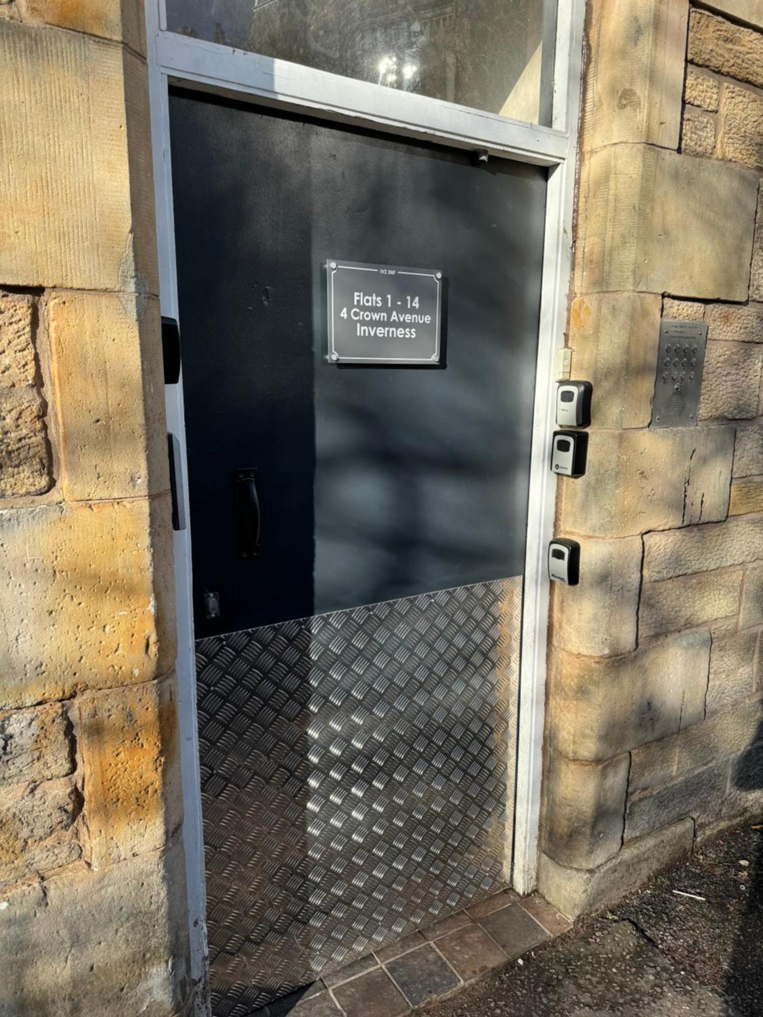 Crown Aros Beag, Ultra City Central 2 Bedroom Apartment With Free Parking Onsite Inverness Exteriör bild